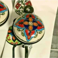 APPENDINO GANCIO PARETE APPENDIABITI METALLO CERAMICA DECORI ASS. 13X4CM 749346