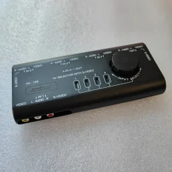 COMMUTATORE DI SEGNALE AUDIO-VIDEO AV 4 IN 1 Q-AU51 PER LETTORE DVD VIDEOCAMERA