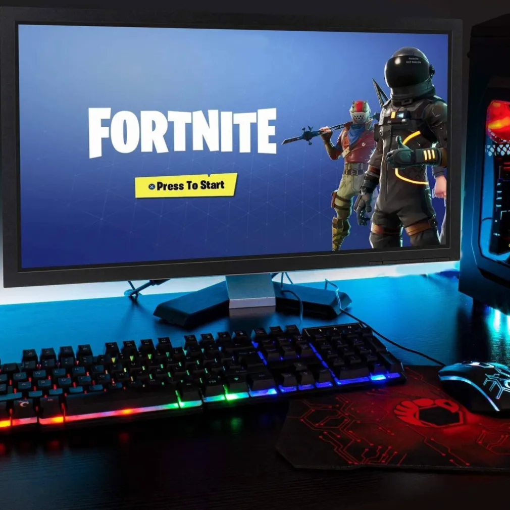 KIT GAMING PER PC CON TASTIERA CUFFIA CON MICROFONO TAPPETINO MOUSE A LED 4IN1