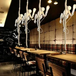 LAMPADARIO A SOSPENSIONE CON CORDA IN CANAPA A FORMA DI SCIMMIA SOFFITTO E27 B46
