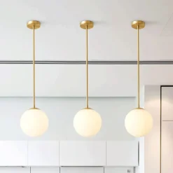 LAMPADARIO A SOSPENSIONE ORO CON SFERA VETRO BIANCO ATTACCO E27 MODERNO MINIMAL 33504