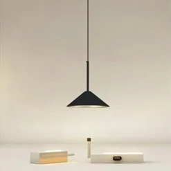 LAMPADARIO A SOSPENSIONE MODERNO CON PARALUME TRIANGOLARE IN FERRO NERO ORO E27 33863