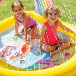 PISCINA GONFIABILE BABY 2+ANNI ARCOBALENO 147X130X86CM CON SPRUZZI PARASOLE 57156