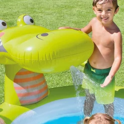 PISCINA GONFIABILE PER BAMBINI COCCODRILLO CON SPRUZZO 198 x 160 x 91 CM GIOCHI