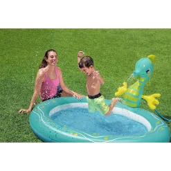 PISCINA PER BAMBINI CAVALUCCIO MARINO SPRUZZA ACQUA 2 ANNI+ 188X160X86 CM 53114