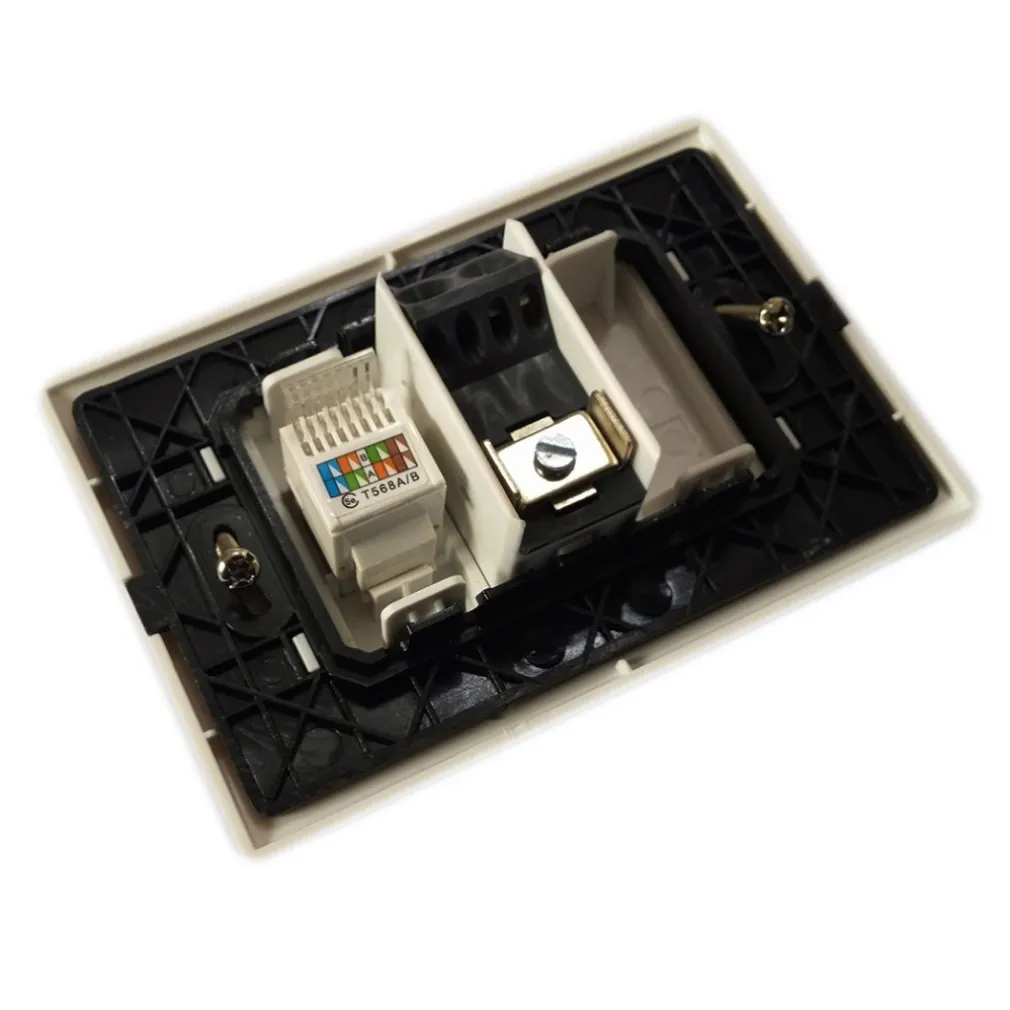 PLACCA PLACCHETTA 3 POSTI COMPLETA 1 PRESA TV 1 PRESA ETHERNET RJ45 INCASSO 503