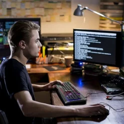 SET GIOCO CON TASTIERA LED MOUSE CABLATO USB RETROILLUMINATA MULTICOLORE Q803-RGB